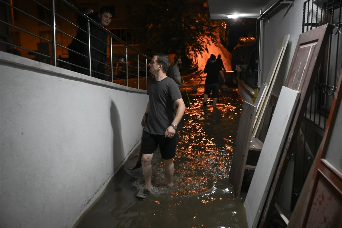 Ankara’da sağanak nedeniyle bazı binaları su bastı Ankara’da sağanak nedeniyle bazı binaları su bastı