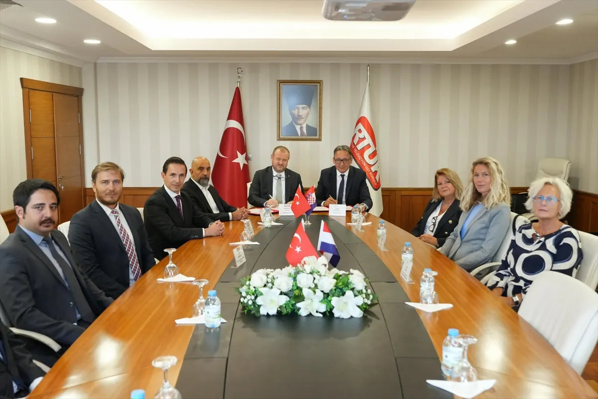 RTÜK ile Hırvatistan Elektronik Medya Düzenleyici Ajansı arasında işbirliği mutabakatı RTÜK ile Hırvatistan Elektronik Medya Düzenleyici Ajansı arasında işbirliği mutabakatı