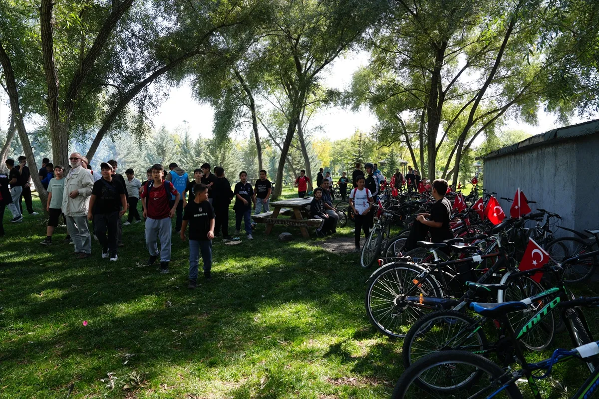 Çubuk’ta öğrenciler Camide Buluşuyoruz, Doğaya Pedallıyoruz etkinliğinde bir araya geldi Çubuk’ta öğrenciler Camide Buluşuyoruz, Doğaya Pedallıyoruz etkinliğinde bir araya geldi