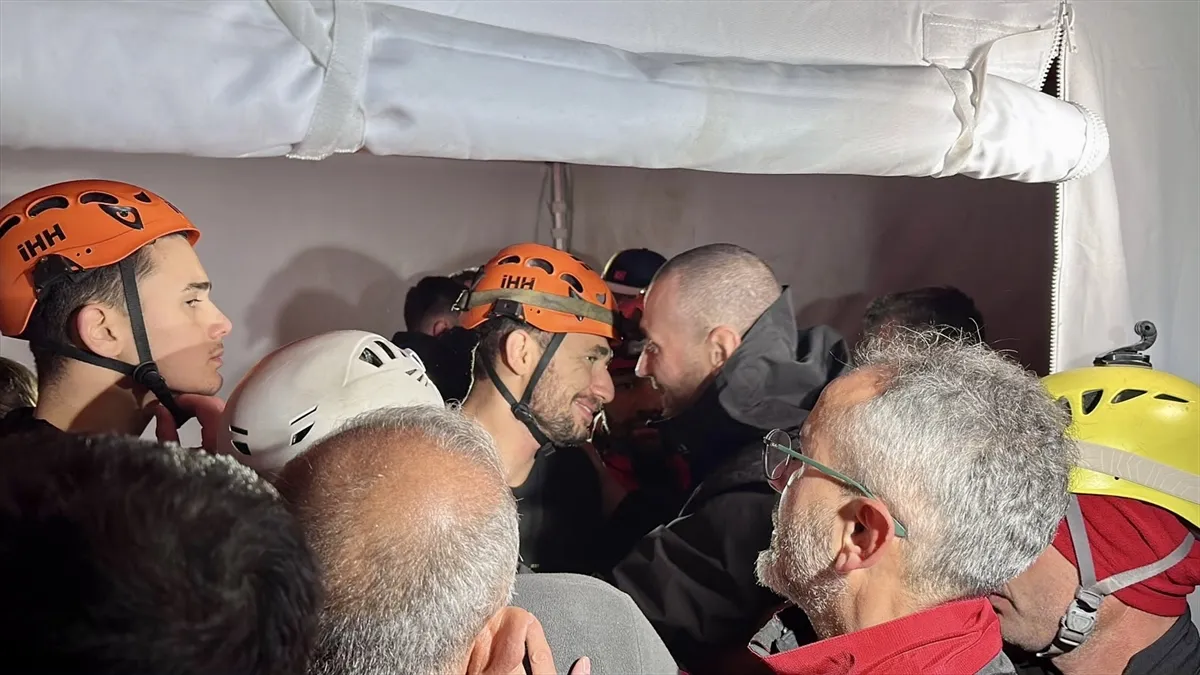 Isparta’da kanyonda mahsur kalan 10 İHH gönüllüsü kurtarıldı (GÜNCELLEME 2) Isparta’da kanyonda mahsur kalan 10 İHH gönüllüsü kurtarıldı (GÜNCELLEME 2)