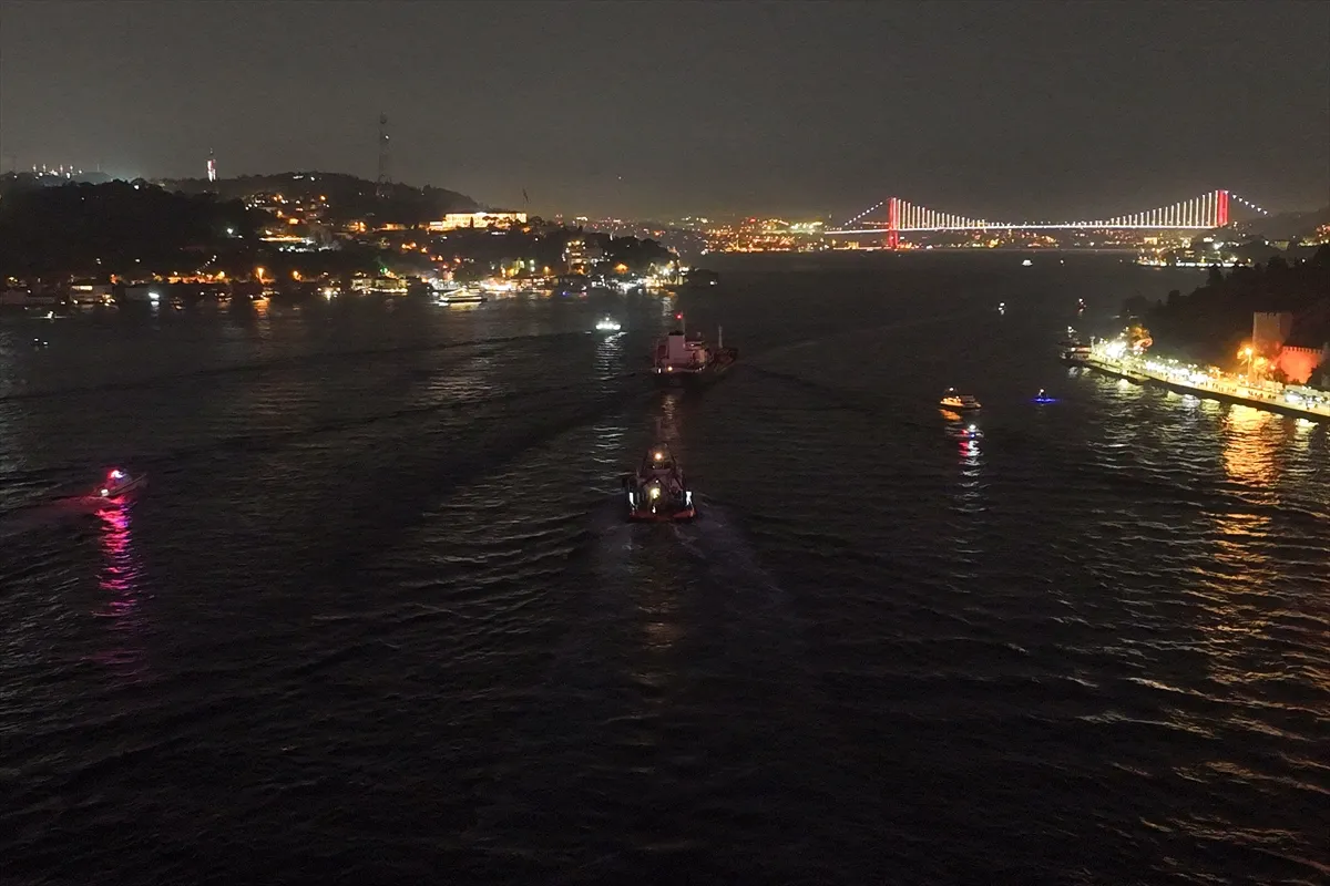 İstanbul Boğazı’nda gemi trafiği arızalanan tanker nedeniyle askıya alındı İstanbul Boğazı’nda gemi trafiği arızalanan tanker nedeniyle askıya alındı