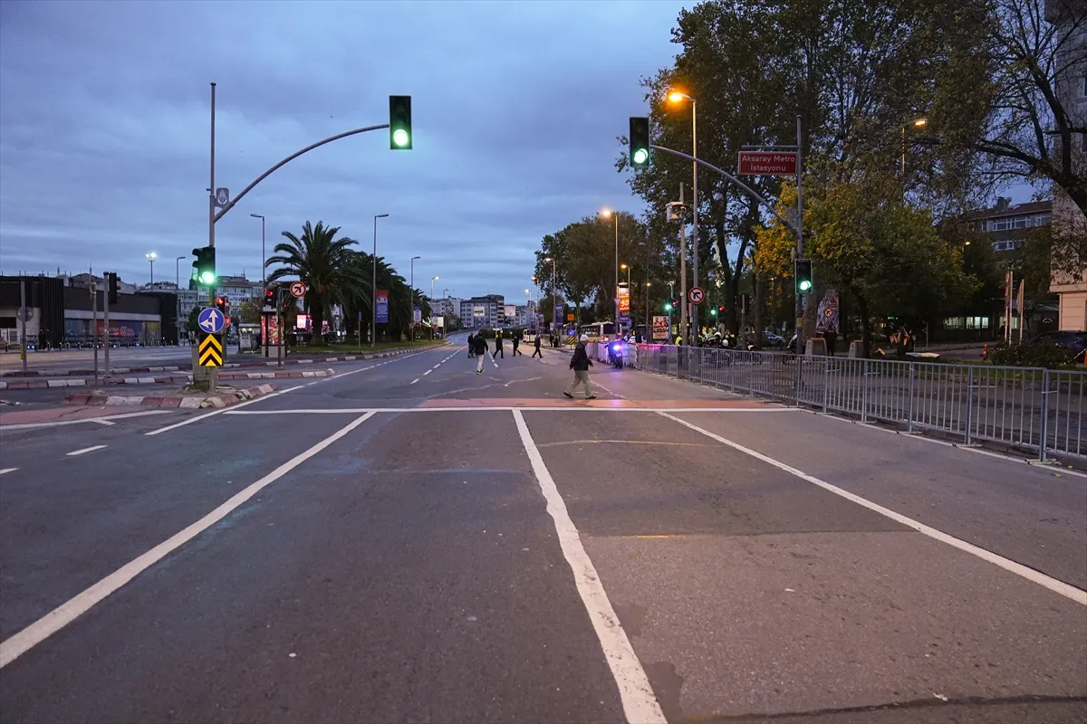 İstanbul’da Cumhuriyet Bayramı tören provası nedeniyle bazı cadde ve yollar trafiğe kapatıldı İstanbul’da Cumhuriyet Bayramı tören provası nedeniyle bazı cadde ve yollar trafiğe kapatıldı