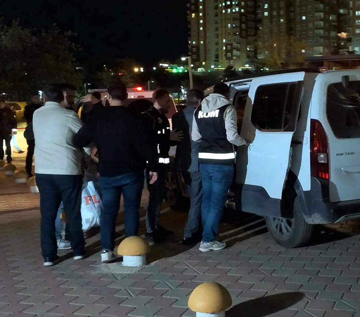 Kırıkkale Belediyesine yönelik rüşvet operasyonunda yakalanan 3 belediye çalışanı tutuklandı Kırıkkale Belediyesine yönelik rüşvet operasyonunda yakalanan 3 belediye çalışanı tutuklandı