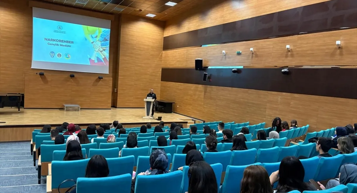 Niğde’de polisten uyuşturucuya karşı bilgilendirme çalışması Niğde’de polisten uyuşturucuya karşı bilgilendirme çalışması