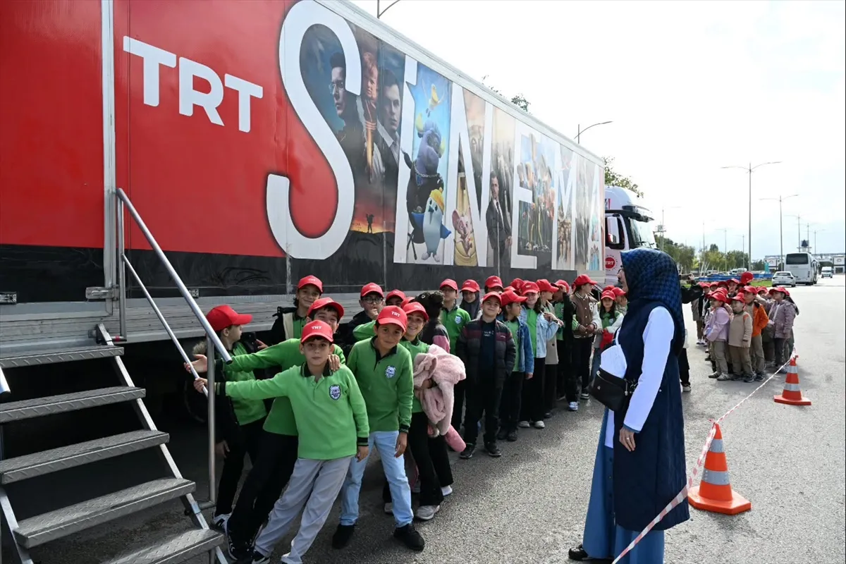 TRT Sinema Tırı Erzurum’da çocuklarla buluştu TRT Sinema Tırı Erzurum’da çocuklarla buluştu