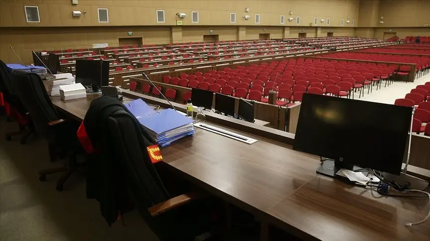 Sivas’ta iş yerlerinden hırsızlık yapan 3 zanlı tutuklandı Sivas’ta iş yerlerinden hırsızlık yapan 3 zanlı tutuklandı