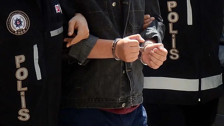 Ankara’da sahte TOKİ başvurusuyla dolandırıcılığa 8 gözaltı Ankara’da sahte TOKİ başvurusuyla dolandırıcılığa 8 gözaltı