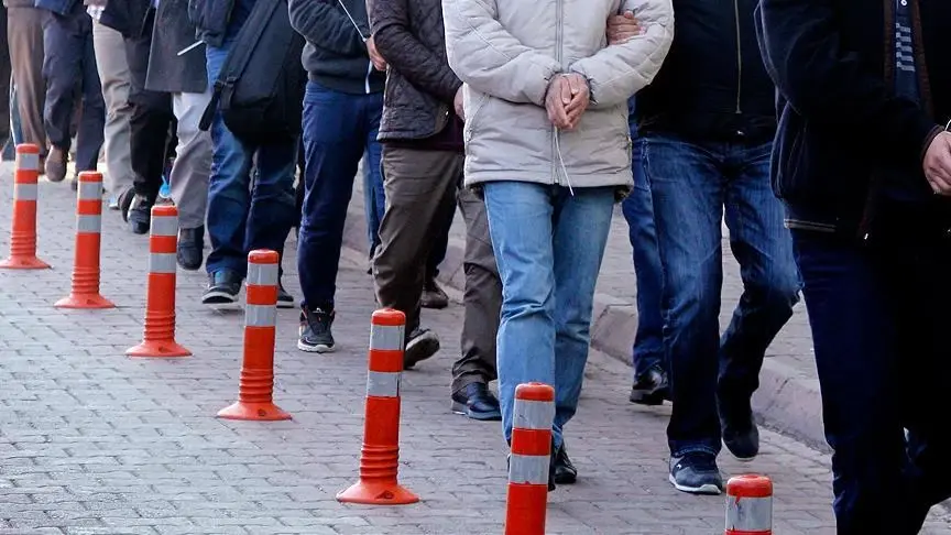 Çekmeköy’de aracının gizli bölmesinde uyuşturucu bulunan zanlı gözaltına alındı Çekmeköy’de aracının gizli bölmesinde uyuşturucu bulunan zanlı gözaltına alındı