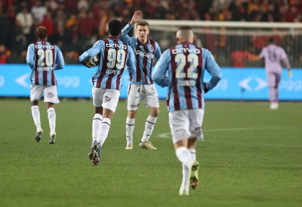 Trabzonspor Kulübü Başkanı Ertuğrul Doğan, taraftarlara teşekkür etti Trabzonspor Kulübü Başkanı Ertuğrul Doğan, taraftarlara teşekkür etti